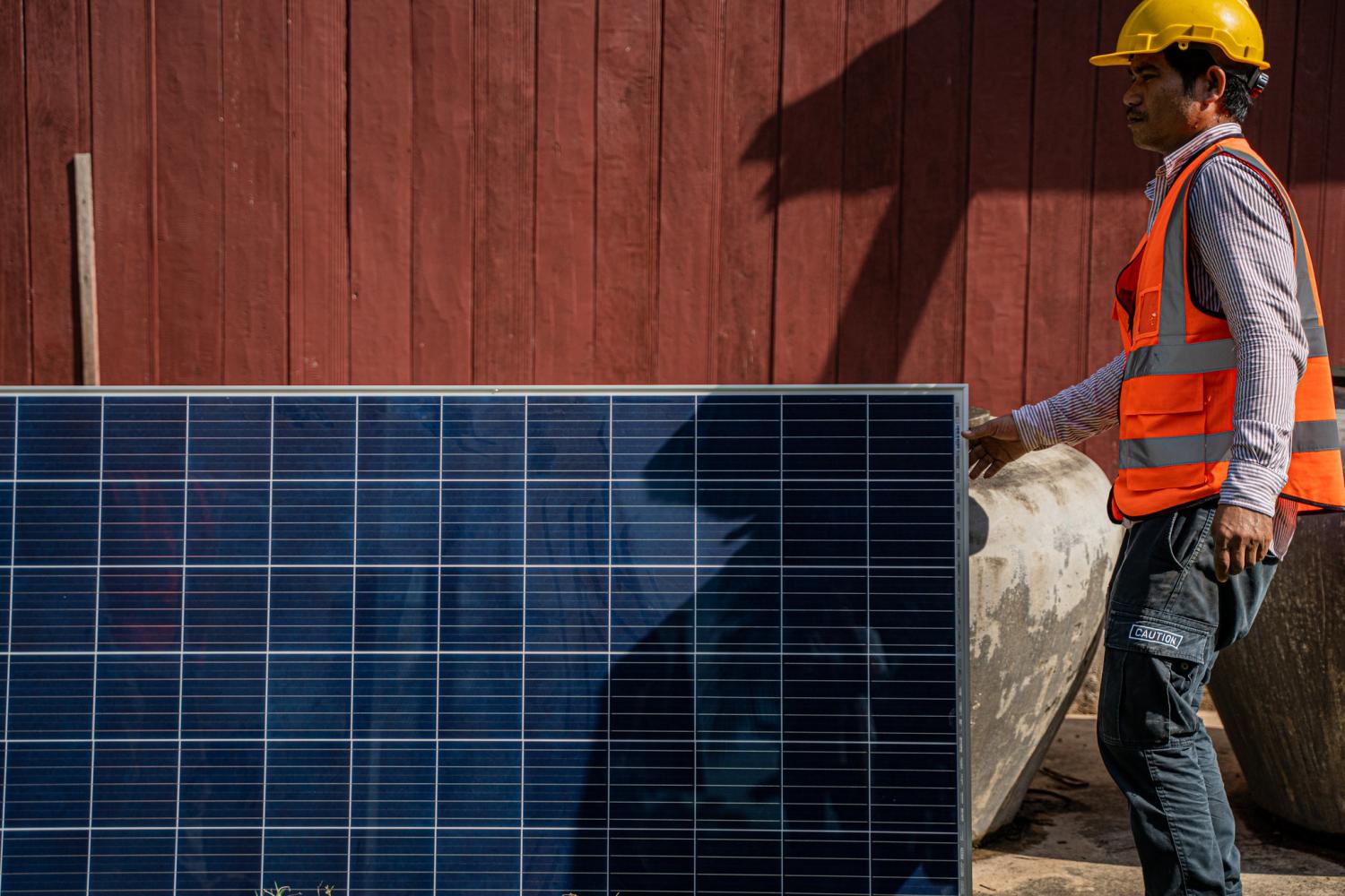 Installation of solar PV in Takeo Province, Cambodia. (Flickr/UN Women Asia Pacific)